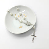 Rosenkranz weiss weiß echt Perlmutt Perlmut Perlmuttperlen kurz kurzer Geschenk für Mädchen zur Kommunion Erstkommunion Autorosenkranz Rosenkranz mit Verschluss fürs Auto Taufe Taufgeschenk Taufrosenkranz Kommunionsrosenkranz Junge