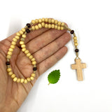Holzrosenkranz, geknüpft, modernes Kreuz