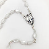 Kommunionsrosenkranz Rosenkranz für Junge Erstkommunion Kommunion weiß weiss zum umhängen perlen oval Rosenkranzkette Geschenk Mädchen Firmung Konfirmation Taufe Hochzeit Hochzeitsrosenkranz Taufgeschenk Kommuniongeschenk Frau Mann klassisch