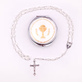 Kommunionsrosenkranz für Mädchen Jungen Bub Buben zur silber silberfarben Erstkommunion Geschenk set etui kelch Rosenkranzdose Dose für Rosenkranz kommunionsrosenkranz rosenkranzkette weiß weiße perlen weiss kommunionsgeschenk Erstkommunion Etui Aufbewahrung Rosenkranz Metalldose Schmuckdose Schmuckaufbewahrung, Taufschmuck weiß gold rund 7cm religiöses und christliches Motiv: Kelch Geschenk Konfirmation Firmung KommunionErstkommunion Taufe Taufgeschenk für Mädchen katholisches Motiv religiöses