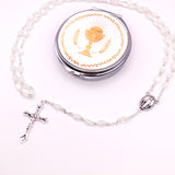 Kommunionsrosenkranz für Mädchen Jungen Bub Buben zur silber silberfarben Erstkommunion Geschenk set etui kelch Rosenkranzdose Dose für Rosenkranz kommunionsrosenkranz rosenkranzkette weiß weiße perlen weiss kommunionsgeschenk Erstkommunion Etui Aufbewahrung Rosenkranz Metalldose Schmuckdose Schmuckaufbewahrung, Taufschmuck weiß gold rund 7cm religiöses und christliches Motiv: Kelch Geschenk Konfirmation Firmung KommunionErstkommunion Taufe Taufgeschenk für Mädchen katholisches Motiv religiöses