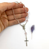 Taufgeschenk, Kurzer Auto-Rosenkranz, Glas, pink, Rosa Rosenkranz, Kurzer Zehner Rosenkranz, Geschenk zur Taufe, Taufrosenkranz, Geschenk zum Führerschein, Konfirmationsgeschenk, Geschenk für Mädchen zur Jugendweihe, Firmung, Erstkommunion, Kommunionsgeschenk, Kommunionsrosenkranz