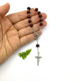 Minirosenkranz, Mini-Rosenkranz, Kurzer Autorosenkranz mit Verschluss, schwarz, Holzperlen, Holzrosenkranz, dunkelbraun, dunkel, Geschenk zur Firmung, Konfirmation, Kommunion, Erstkommunion, Gastgeschenk, kleiner Rosenkranz, Reiserosenkranz, Handrosenkranz, Reiseschutz