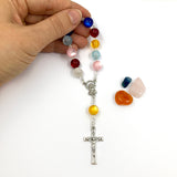 Kurzer Auto-Rosenkranz, Glas, bunt, mehrere Farben, multicolour, multicolor, Bunter Rosenkranz, Kurzer Zehner Rosenkranz, Geschenk zur Taufe, Taufrosenkranz, Konfirmationsgeschenk, Geschenk für Jungen und Mädchen zur Jugendweihe, Firmung, Erstkommunion