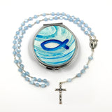 blauer Glasrosenkranz, Glasperlen, Rosenkranz zur Kommunion, Kommunionsrosenkranz, Rosenkranz zur Konfirmation, Firmung, Rosenkranz für Jungen, Buben, Bub, Mann, mit Rosenkranzdose, Schmuckdose, Taufschmuck, Jugendweihe, türkis, blau, royalblau, dunkelblau, hellblau, Rosenkranzdose, Etui, Taube, Taubenmotiv, grau