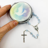 blauer Glasrosenkranz, Glasperlen, Rosenkranz zur Kommunion, Kommunionsrosenkranz, Rosenkranz zur Konfirmation, Firmung, Rosenkranz für Jungen, Buben, Bub, Mann, mit Rosenkranzdose, Schmuckdose, Taufschmuck, Jugendweihe, türkis, blau, royalblau, dunkelblau, hellblau, Rosenkranzdose, Etui, Taube, Taubenmotiv, grau
