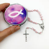 Rosenkranz pink rosa Mädchen Kommunion Konfirmation Erstkommunion Glasrosenkranz mit Schmuckdose Etui Fisch Kommunionsrosenkranz Firmung Kinderrosenkranz Kommunionsgeschenk, Geschenk mit Dose Box