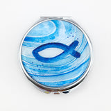 Blaue Rosenkranzdose Fisch Motiv Wellen Meer Dose für Rosenkranz Geldgeschenk Taufe Kommunion Erstkommunion Konfirmation Firmung blau dunkelblau Etui Aufbewahrung Metalldose Pillendose Schmuckdose Schmuckaufbewahrung Taufschmuck Fischmotiv rund 7cm religiöses christliches Motiv: Fisch
Taufgeschenk Reiseschmuckdose, Reiseschmucketui für Jungen Jungs Bub Buben Mädchen Kommunionsschmuck Kommunionsgeschenk