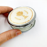 Rosenkranzdose, Dose für Rosenkranz, kommunionsrosenkranz, kommunionsgeschenk, Erstkommunion, Etui, Aufbewahrung Rosenkranz, Metalldose, Pillendose, Schmuckdose, Schmuckaufbewahrung, Taufschmuck, weiß, gold, rund, 7cm, religiöses und christliches Motiv: Kelch, Geschenk Konfirmation, Firmung, Kommunion, Erstkommunion, Taufe, Taufgeschenk, Reiseschmuckdose, Reiseschmucketui, für Jungen, Jungs, Bub, Buben, Mädchen, Kelch, Messwein, Oblate, Getreide, Abendmahl, Eucharistie, Dose Etui für Taufschmuck Kelch