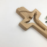 klein Holzkreuz Kreuz Kruzifix Wandkreuz Kirsche Kirschholz naturbelassen 12 cm mit Korpus Jesus Friedenskreuz Heiliger Geist Geschenk Hauseinzug christlich katholisch Geschenk Frau Mann Opa Oma Pfarrer Bischof Kreuz für die Wand zum Aufhängen