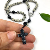 Design Unikat Rosenkranz schwarz weiß heiliger Geist gepunktet Edelsteinperlen Edelstein Dalmatiner Jaspis Geschenk Pfarrer Bischof weihrosenkranz geweiht geschenk konfirmation Junge geschenk firmung Bub Mann männerrosenkranz