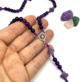 echt Amethyst handgemacht handgeknüpft geknüpft Design Rosenkranz Unikat individuell geknüpft handgeknüpft Edelstein Edelsteinrosenkranz Perlen lila violett Amethyst Edelsteinkreuz Geschenk Mädchen Konfirmation Firmung Taufe Erstkommunion Kommunion Rosenquarz Autorosenkranz Rosenkranz Jugendweihe Katholisch christlich