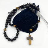 Rosenkranz schwarz Onyx Holz Ebenholz Tigerauge Kreuz Zwischenperlen Geschenk Pfarrer Priester Priesterweihe Junge Mann Opa Kommunion ERstkommunion Firmung Konfirmation schwarzer Autorosenkranz heiliger Benedikt Benediktus