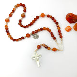 Design-Unikat: Rosenkranz Edelstein-Perlen + Perlmutt-Kreuz, orange