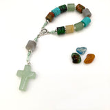 Design-Rosenkranz Unikat besonderer Rosenkranz für Jungen Konfirmation Firmung individuell  Taufe Taufgeschenk Kommunion Erstkommunion Geschenk handgeknüpft Unikat geknüpft Individueller Rosenkranz für Jungen Männer Geschenk zur Firmung Rosenkranzkette bunt grün blau personalisiert Edelsteinperlen Edelsteinrosenkranz, Geschenk Konfirmation Jungen Jugendweihe blau,bunt kurzer Zehner Rosenkranz klein kurz bunt grün aventurin