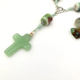 kleriner Design-Rosenkranz, Unikat, besonderer Rosenkranz für Jungen, Mädchen als Geschenk zur Konfirmation, Firmung, Erstkommunion, Kommunion, Taufe, Taufgeschenk, individuell, handgeknüpft, Unikat, geknüpft, Individueller Rosenkranz für Jungen, Männer, Geschenk zur Firmung, Rosenkranzkette schwarz, Edelsteine, Edelsteinrosenkranz, Edelsteinperlen, Geschenk Konfirmation Jungen, Jugendweihe, blau, bunt, kurzer, Zehner Rosenkranz, klein, kurz, grün, sodalith, blau