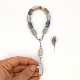 Design-Rosenkranz Unikat  besonderer Kommunionsrosenkranz  individuell personalisiert handgeknüpft  geknüpft Individueller Rosenkranz für Frauen Mädchen  Geschenk zur Firmung Kommunion Taufgeschenk kurzer Zehner Rosenkranz Keramikperlen, Edelsteinkreuz Mondstein Erstkommunion  Taufe  Rosenkranz Geschenk Konfirmation Mädchen  lila violett bunt Glasperlen taufrosenkranz Mädchen rosa pink pastellfarben pastell