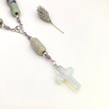 Design-Rosenkranz Unikat  besonderer Kommunionsrosenkranz  individuell personalisiert handgeknüpft  geknüpft Individueller Rosenkranz für Frauen Mädchen  Geschenk zur Firmung Kommunion Taufgeschenk kurzer Zehner Rosenkranz Keramikperlen, Edelsteinkreuz Mondstein Erstkommunion  Taufe  Rosenkranz Geschenk Konfirmation Mädchen  lila violett bunt Glasperlen taufrosenkranz Mädchen rosa pink pastellfarben pastell