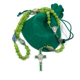 Design Rosenkranz Unikat individuell geknüpft handgeknüpft Edelstein Edelsteinrosenkranz Perlen Peridot grün Edelsteinkreuz Geschenk Bub Junge Mann Konfirmation Firmung Erstkommunion Kommunion Fisch Fischperlen Zwischenperlen 6 mm Autorosenkranz Rosenkranz Jugendweihe Katholisch christlich