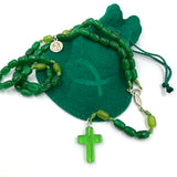 grüner Rosenkranz handgeknüpft in österreich grün hellgrün rapid grasgrün dunkelgrün edelsteinkreuz glasperlen glasrosenkranz gebetskette rosenkranzkette katholisches geschenk für jungen buben männer zur taufe erstkommunion firmung konfirmation kommunionsrosenkranz grün