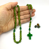 grüner Rosenkranz handgeknüpft in österreich grün hellgrün rapid grasgrün dunkelgrün edelsteinkreuz glasperlen glasrosenkranz gebetskette rosenkranzkette katholisches geschenk für jungen buben männer zur taufe erstkommunion firmung konfirmation kommunionsrosenkranz grün