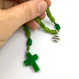 grüner Rosenkranz handgeknüpft in österreich grün hellgrün rapid grasgrün dunkelgrün edelsteinkreuz glasperlen glasrosenkranz gebetskette rosenkranzkette katholisches geschenk für jungen buben männer zur taufe erstkommunion firmung konfirmation kommunionsrosenkranz grün