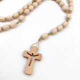 Zirbenholz Rosenkranz Zirbe Nonnen Goldenstein Klosterschwestern Salzburg drei schwestern Zirbe Zirbenholzperlen handgemachter Rosenkranz Österreich handgefertogt handgeknüpft Spende Rosenkranz kaufen Österreich Geschenk Konfirmation Firmung Erstkommunion Kommunion Junge Bub Männerrosenkranz Mädchen Geschenk Taufe Rosenkranzkette Zirbenrosenkranz