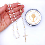 Rosenkranzdose Dose für Rosenkranz kommunionsrosenkranz rosenkranzkette echt perlmutt kommunionsgeschenk Erstkommunion Etui Aufbewahrung Rosenkranz Metalldose Schmuckdose Schmuckaufbewahrung, Taufschmuck weiß gold rund 7cm religiöses und christliches Motiv: Kelch Geschenk Konfirmation Firmung KommunionErstkommunion Taufe Taufgeschenk, Reiseschmuckdose Reiseschmucketui für Jungen Jungs Bub Buben Mädchen katholisches Motiv religiöses Set Geschenkset 