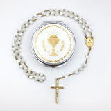 Perlmutt Rosenkranz weiß weiss mit Herz Herzchen Zwischenperlen gold goldfarben Rosenkranzdose Dose für Rosenkranz kommunionsrosenkranz rosenkranzkette echt perlmut kommunionsgeschenk Erstkommunion Etui Aufbewahrung Rosenkranz Metalldose Schmuckdose Schmuckaufbewahrung Taufschmuck religiöses und christliches Motiv Kelch Geschenk Konfirmation Firmung KommunionErstkommunion Taufe Taufgeschenk für Mädchen katholisches Motiv religiöses
