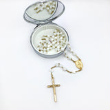 Perlmutt Rosenkranz weiß weiss mit Herz Herzchen Zwischenperlen gold goldfarben Rosenkranzdose Dose für Rosenkranz kommunionsrosenkranz rosenkranzkette echt perlmut kommunionsgeschenk Erstkommunion Etui Aufbewahrung Rosenkranz Metalldose Schmuckdose Schmuckaufbewahrung Taufschmuck religiöses und christliches Motiv Kelch Geschenk Konfirmation Firmung KommunionErstkommunion Taufe Taufgeschenk für Mädchen katholisches Motiv religiöses