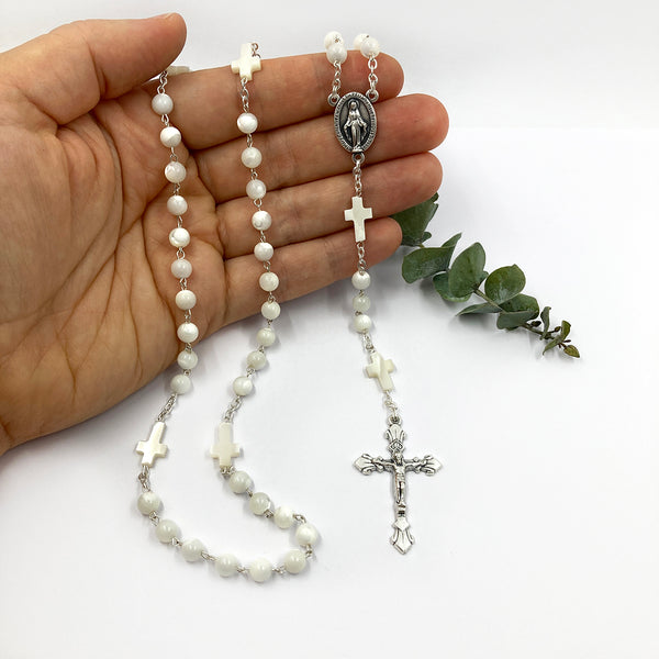 Rosenkranz, weißer Rosenkranz, Perlmuttosenkranz, Perlmutt weiß, Erstkommunion Geschenk für Mädchen, Kommunionsrosenkranz, Hochzeit, langer Rosenkranz, weiße Perlmuttperlen, kleine Kreuzchen als Zwischenperle