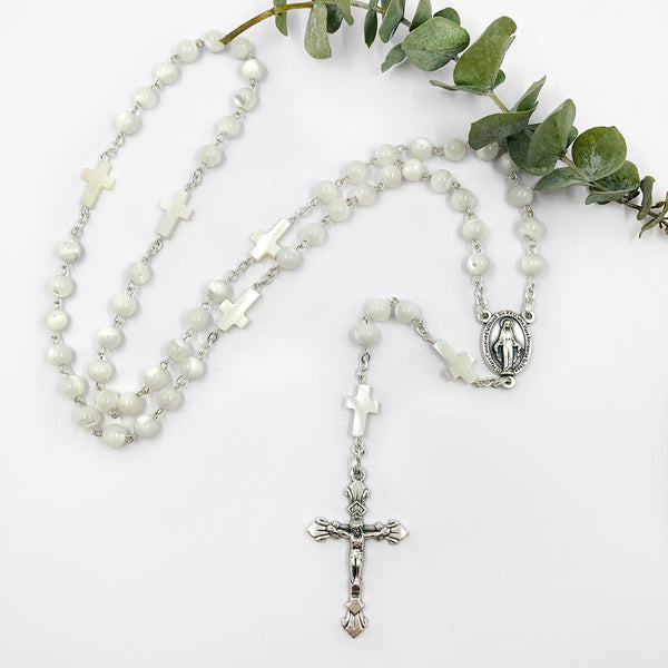 Rosenkranz, weißer Rosenkranz, Perlmuttosenkranz, Perlmutt weiß, Erstkommunion Geschenk für Mädchen, Kommunionsrosenkranz, Hochzeit, langer Rosenkranz, weiße Perlmuttperlen, kleine Kreuzchen als Zwischenperle