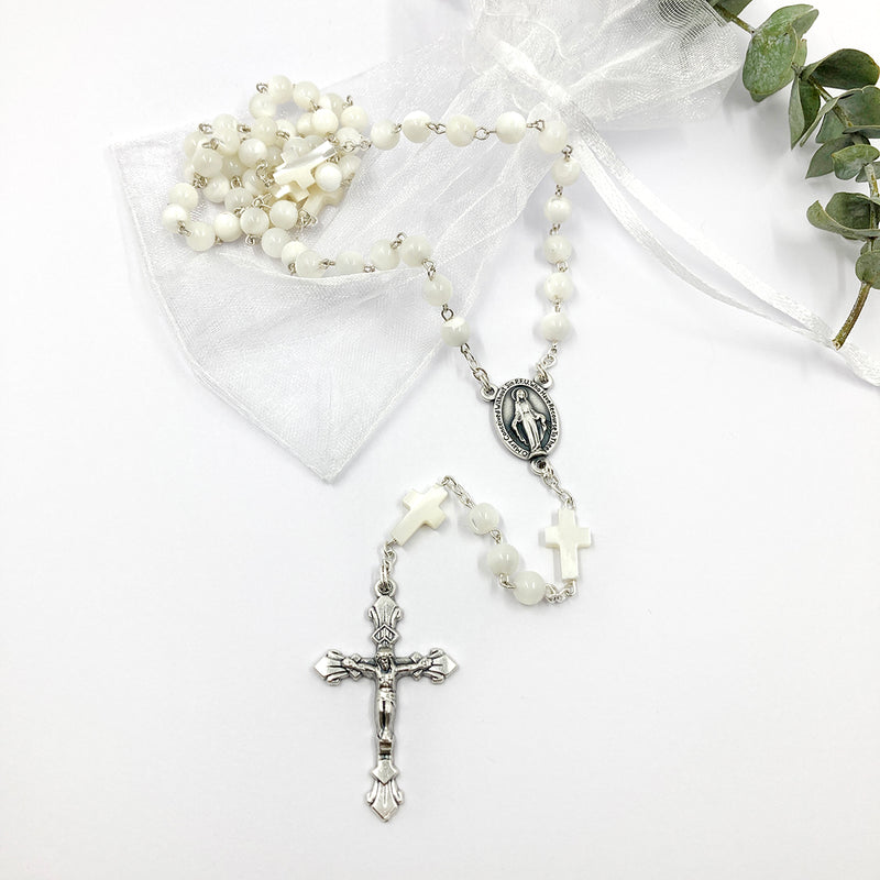 Rosenkranz, weißer Rosenkranz, Perlmuttosenkranz, Perlmutt weiß, Erstkommunion Geschenk für Mädchen, Kommunionsrosenkranz, Hochzeit, langer Rosenkranz, weiße Perlmuttperlen, kleine Kreuzchen als Zwischenperle