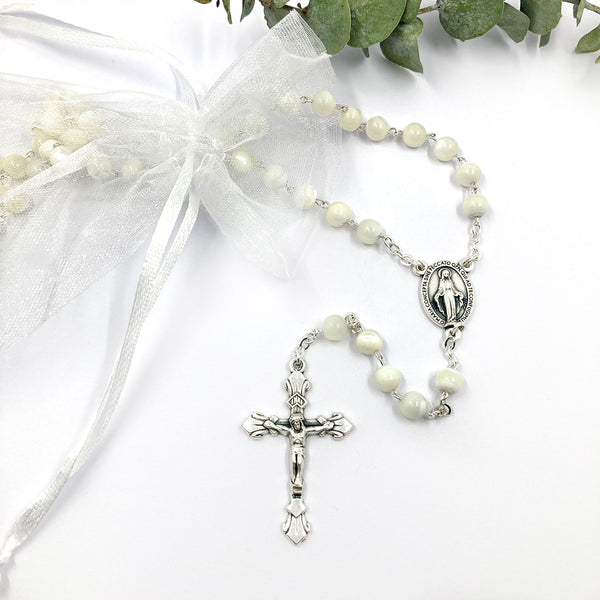 Rosenkranz, weißer Rosenkranz, Perlmuttosenkranz, Perlmutt weiß, Erstkommunion Geschenk für Mädchen, Kommunionsrosenkranz, Hochzeit, langer Rosenkranz, weiße Perlmuttperlen, kleine Kreuzchen als Zwischenperle