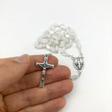 Kommunionsrosenkranz Rosenkranz für Junge Erstkommunion Kommunion weiß weiss zum umhängen perlen oval Rosenkranzkette Geschenk Mädchen Firmung Konfirmation Taufe Hochzeit Hochzeitsrosenkranz Taufgeschenk Kommuniongeschenk Frau Mann klassisch 