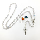 weißer Glitzer, funkelnder Rosenkranz für Mädchen zur Erstkommunion, Kommunion, Kommunionsrosenkranz, weiß, Kristallglasperlen, Kristall, Glasschliffperlen, changierend, regenbogen, Firmung, Geschenk Firmling, Firmpate, Konfirmation, Jugendweihe, Hochzeitsgeschenk, Hochzeitsrosenkranz