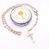 Kommunionsrosenkranz für Mädchen zur Erstkommunion Geschenk set etui kelch Rosenkranzdose Dose für Rosenkranz kommunionsrosenkranz rosenkranzkette echt perlmutt kommunionsgeschenk Erstkommunion Etui Aufbewahrung Rosenkranz Metalldose Schmuckdose Schmuckaufbewahrung, Taufschmuck weiß gold rund 7cm religiöses und christliches Motiv: Kelch Geschenk Konfirmation Firmung KommunionErstkommunion Taufe Taufgeschenk für Mädchen katholisches Motiv religiöses