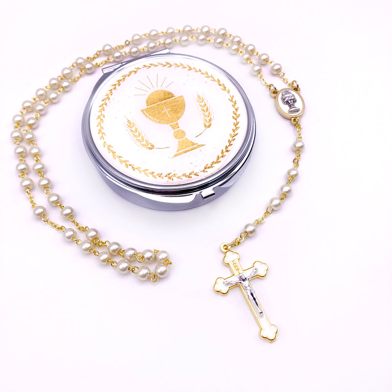 Kommunionsrosenkranz für Mädchen zur Erstkommunion Geschenk set etui kelch Rosenkranzdose Dose für Rosenkranz kommunionsrosenkranz rosenkranzkette echt perlmutt kommunionsgeschenk Erstkommunion Etui Aufbewahrung Rosenkranz Metalldose Schmuckdose Schmuckaufbewahrung, Taufschmuck weiß gold rund 7cm religiöses und christliches Motiv: Kelch Geschenk Konfirmation Firmung KommunionErstkommunion Taufe Taufgeschenk für Mädchen katholisches Motiv religiöses