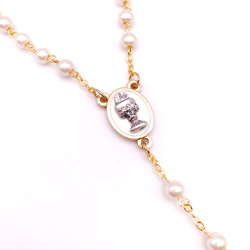 Kommunionsrosenkranz für Mädchen zur Erstkommunion Geschenk set etui kelch Rosenkranzdose Dose für Rosenkranz kommunionsrosenkranz rosenkranzkette echt perlmutt kommunionsgeschenk Erstkommunion Etui Aufbewahrung Rosenkranz Metalldose Schmuckdose Schmuckaufbewahrung, Taufschmuck weiß gold rund 7cm religiöses und christliches Motiv: Kelch Geschenk Konfirmation Firmung KommunionErstkommunion Taufe Taufgeschenk für Mädchen katholisches Motiv religiöses