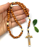 Holz Rosenkranz Rosenkranzkette, Gebetskette Dekorosenkranz, Holzrosenkranz zur Dekoration, braun haselnussbraun helle zwischenperlen kruzifix geknüpfter geschenk mann männer bischof pfarrer männerrosenkranz firmung konfirmation junge bub ovale holzperlen  geschenk führerschein autorosenkranz