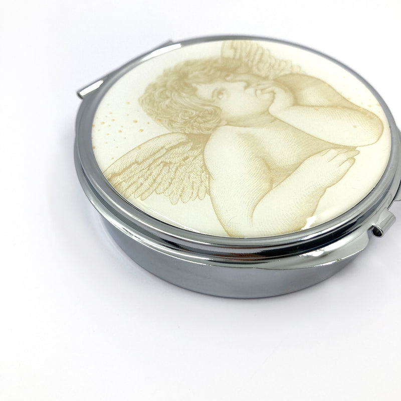 Rosenkranzdose, Dose für Rosenkranz, Etui, Aufbewahrung Rosenkranz, Metalldose, Pillendose, Schmuckdose, Schmuckaufbewahrung, Taufschmuck, neutral, geschlechtsneutral, gold, beige, braun, Engelmotiv, Engel, Schutzengel, Engelsdose, Schutzengeldose, rund, 7cm, Taubenmotiv, religiöses und christliches Motiv: Taube, Geschenk Konfirmation, Firmung, Kommunion, Erstkommunion, Taufe, Taufgeschenk, Reiseschmuckdose, Reiseschmucketui, für  Mädchen und Jungen, Kinder, Etui Dose für Taufschmuck mit Engelsmotiv