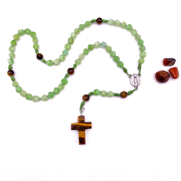 grüner Rosenkranz handgeknüpft in österreich edelsteinkreuz edelsteinrosenkranz edelstein edelsteinperlen peridot gebetskette rosenkranzkette katholisches geschenk für jungen buben männer zur taufe erstkommunion firmung konfirmation kommunionsrosenkranz rosenkranz junge bub mann konfirmation firmung geschenk tigerauge kreuz  kruzifix kleine kreuzchen als zwischenperle unikat desgin braun tigerauge