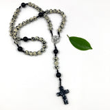 Design Unikat Rosenkranz schwarz weiß heiliger Geist gepunktet Edelsteinperlen Edelstein Dalmatiner Jaspis Geschenk Pfarrer Bischof weihrosenkranz geweiht geschenk konfirmation Junge geschenk firmung Bub Mann männerrosenkranz 