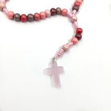 Design-Rosenkranz, Unikat, besonderer Kommunionsrosenkranz, individuell, handgeknüpft, geknüpft, Individueller Rosenkranz für Frauen, Mädchen, Geschenk zur Firmung, Erstkommunion, Taufe,  Rosenkranz, Holzrosenkranz, Kommunionsrosenkranz, Kinderrosenkranz, Autorosenkranz, Geschenk Konfirmation, rosa Holzrosenkranz, bunte Perlen, Mädchen, rosa, pink, Kreuz rosa