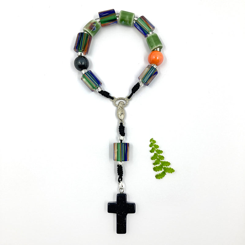 Design-Rosenkranz, Unikat, besonderer Rosenkranz für Jungen, Konfirmation, Firmung, individuell, handgeknüpft, Unikat, geknüpft, Individueller Rosenkranz für Jungen, Männer, Geschenk zur Firmung, Rosenkranzkette schwarz, Edelsteine, Edelsteinrosenkranz, Edelsteinperlen, Geschenk Konfirmation Jungen, Jugendweihe, blau, bunt, kurzer, Zehner Rosenkranz, klein