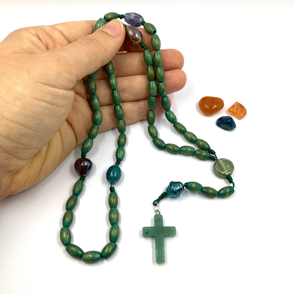 Design-Unikat: Rosenkranz, Holzperlen, grün, Edelstein-Kreuz