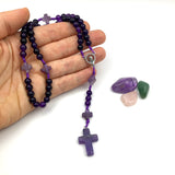 echt Amethyst handgemacht handgeknüpft geknüpft Design Rosenkranz Unikat individuell geknüpft handgeknüpft Edelstein Edelsteinrosenkranz Perlen lila violett Amethyst Edelsteinkreuz Geschenk Mädchen Konfirmation Firmung Taufe Erstkommunion Kommunion Rosenquarz Autorosenkranz Rosenkranz Jugendweihe Katholisch christlich 