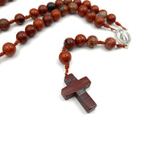 Rosenkranz roter Jaspis rot Naturstein Kreuz Mittelstück Herzstück Edelstein geknüpft handgeknüpft handgefertigt handgemacht in Österreich Deutschland für Kommunion Geschenk Erstkommunion Firmung Konfirmation Geschenk Pfarrer Priesterweihe Oma Opa Weihnachten