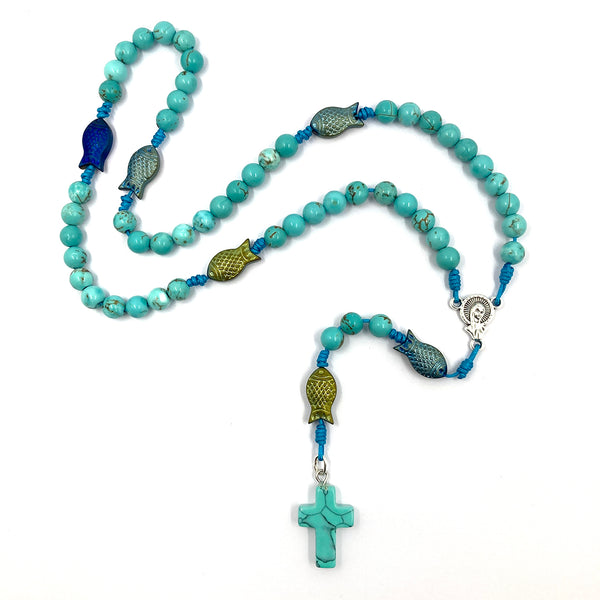 Design Rosenkranz Unikat individuell geknüpft handgeknüpft Edelstein Edelsteinrosenkranz Perlen Türkis Edelsteinkreuz türkis blau hellblau dunkelblau Geschenk Bub Junge Mann Konfirmation Firmung Erstkommunion Kommunion Fisch Fischperlen Zwischenperlen 6 mm Autorosenkranz Rosenkranz Jugendweihe Katholisch christlich 