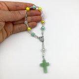 kleiner kurzer handgefertigt zehner Design-Rosenkranz Unikat besonderer Rosenkranz für Jungen Mädchen geschlechtsneutral rosa grün gelb blau als Geschenk zur Konfirmation Firmung Erstkommunion Kommunion christliches katholischen Taufe Taufgeschenk individuell handgeknüpft geknüpft Geschenk zur Firmung Rosenkranzkette Geschenk Jugendweihe gelb  blau Glasperlen
